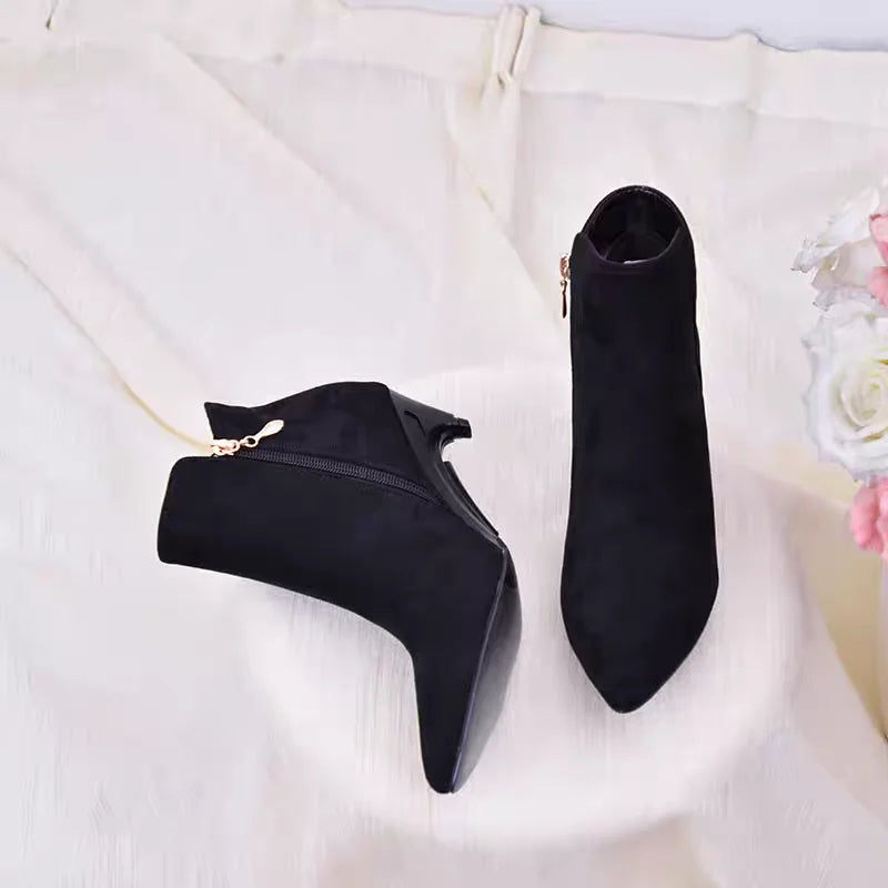 أحذية محبوكة 