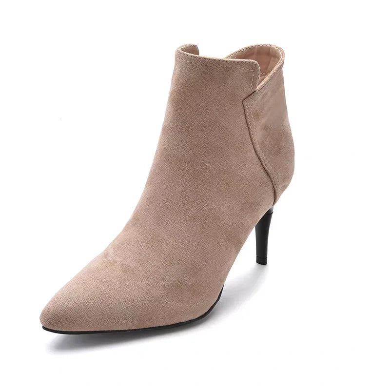 أحذية محبوكة 